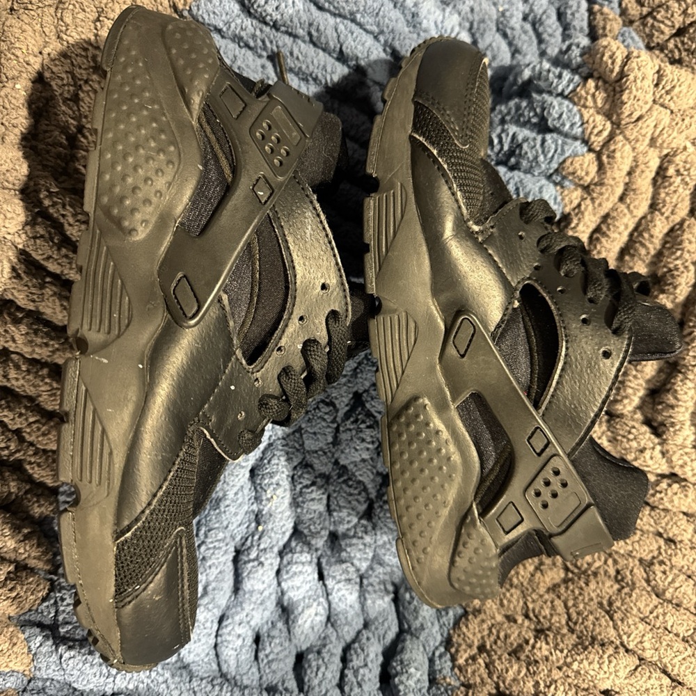 Nike Black Huaraches Sz5youth